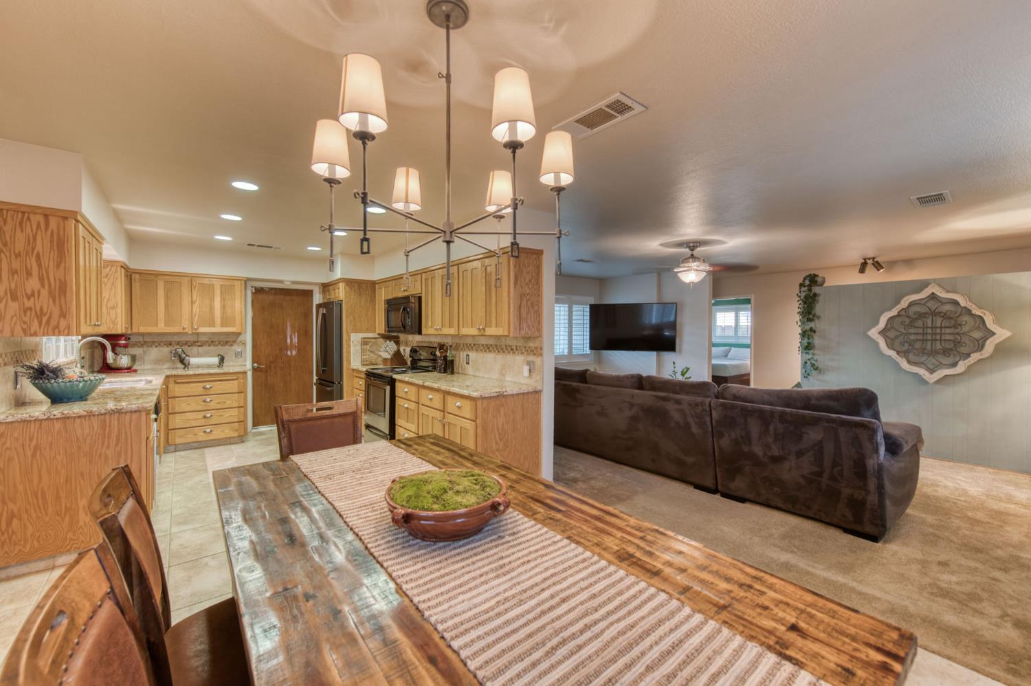 544 Rall Ave, Clovis, CA 93612