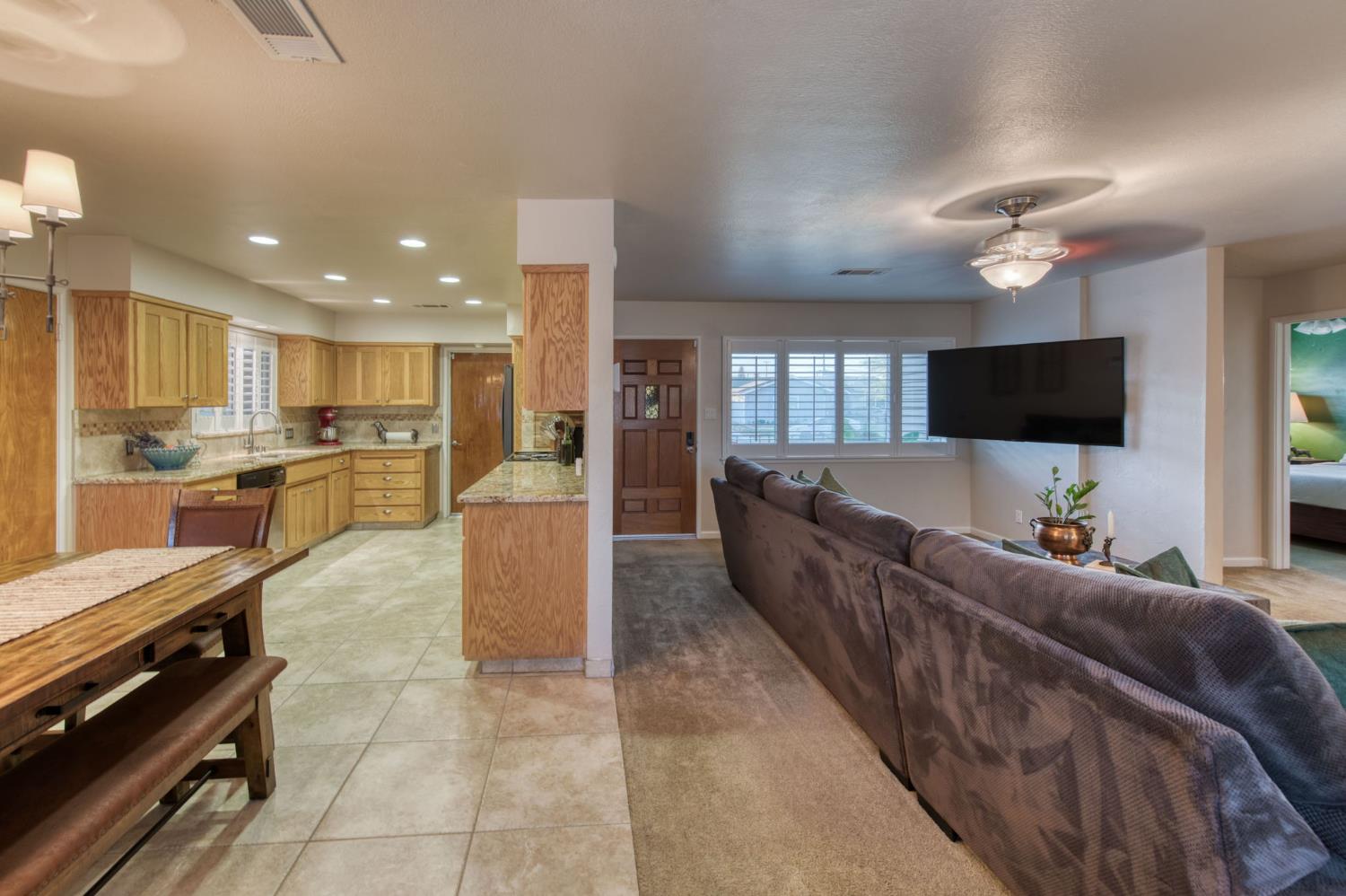 544 Rall Ave, Clovis, CA 93612