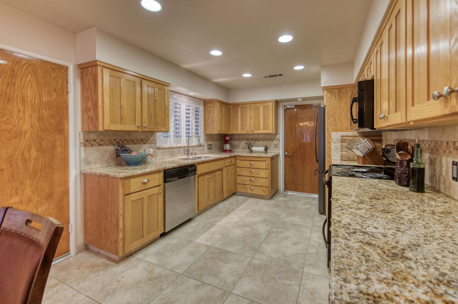 544 Rall Ave, Clovis, CA 93612