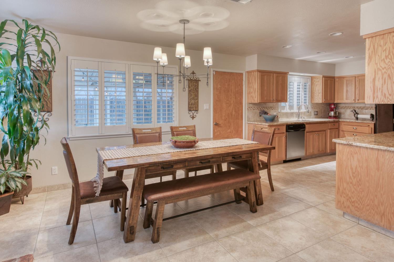 544 Rall Ave, Clovis, CA 93612