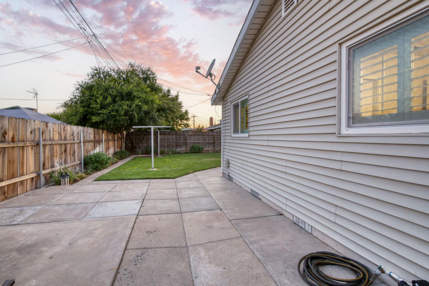 544 Rall Ave, Clovis, CA 93612