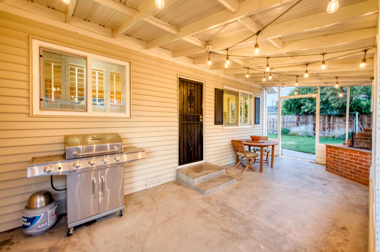 544 Rall Ave, Clovis, CA 93612
