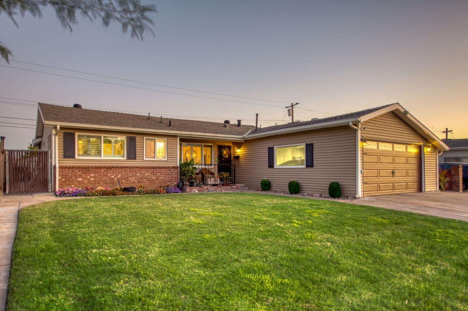 544 Rall Ave, Clovis, CA 93612
