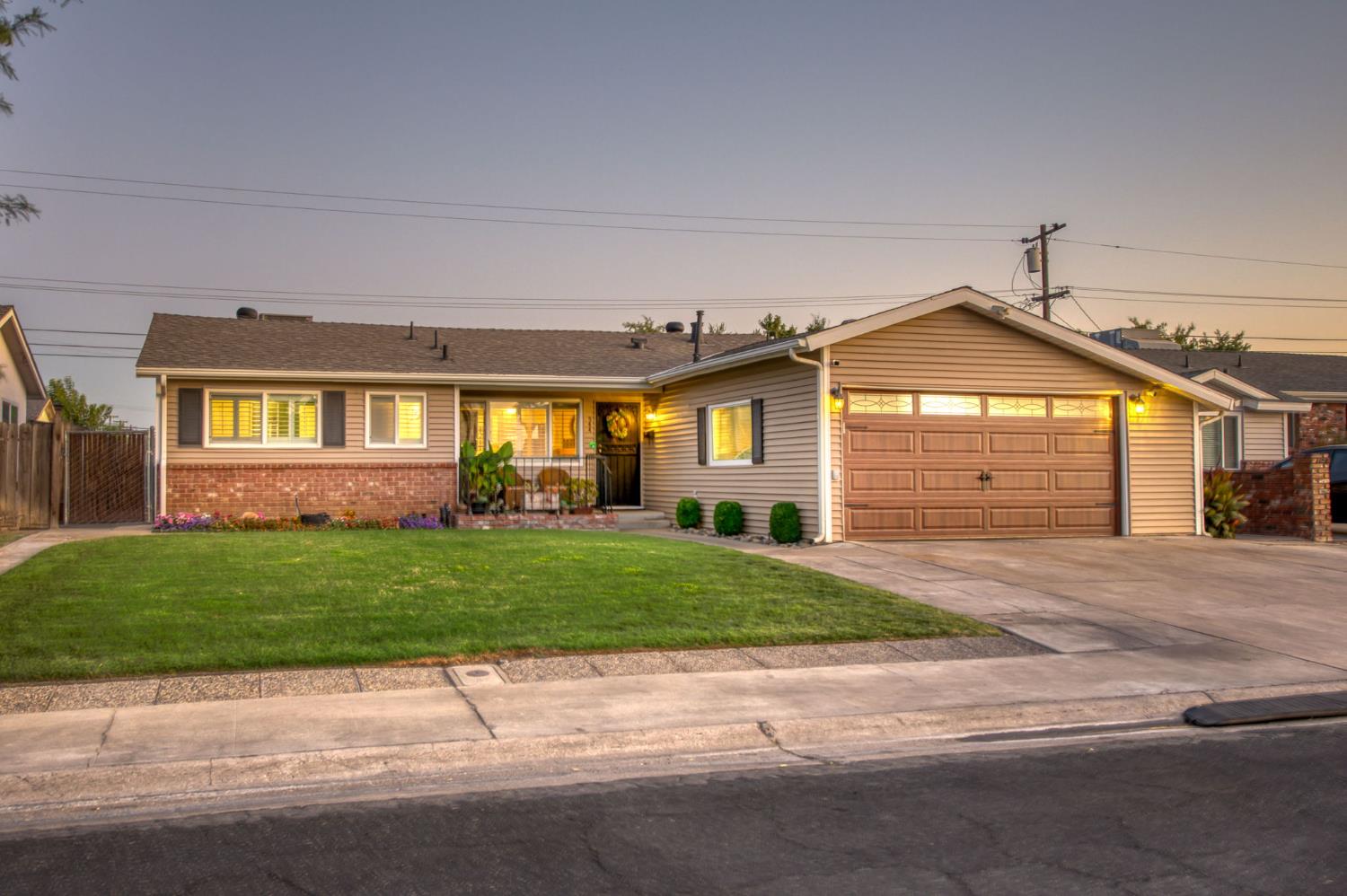 544 Rall Ave, Clovis, CA 93612