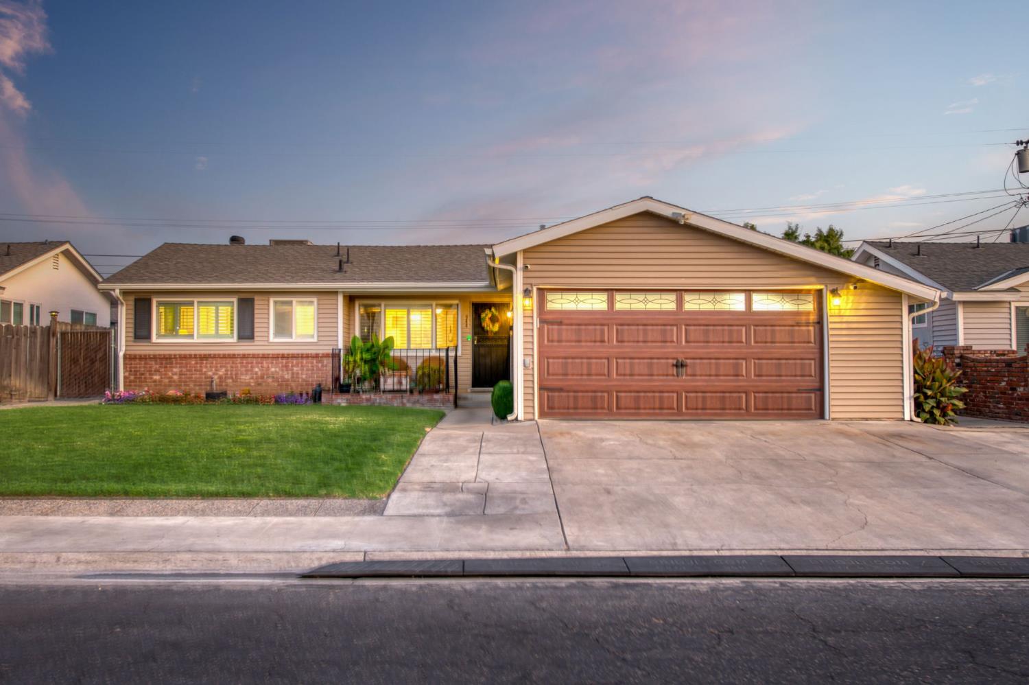 544 Rall Ave, Clovis, CA 93612