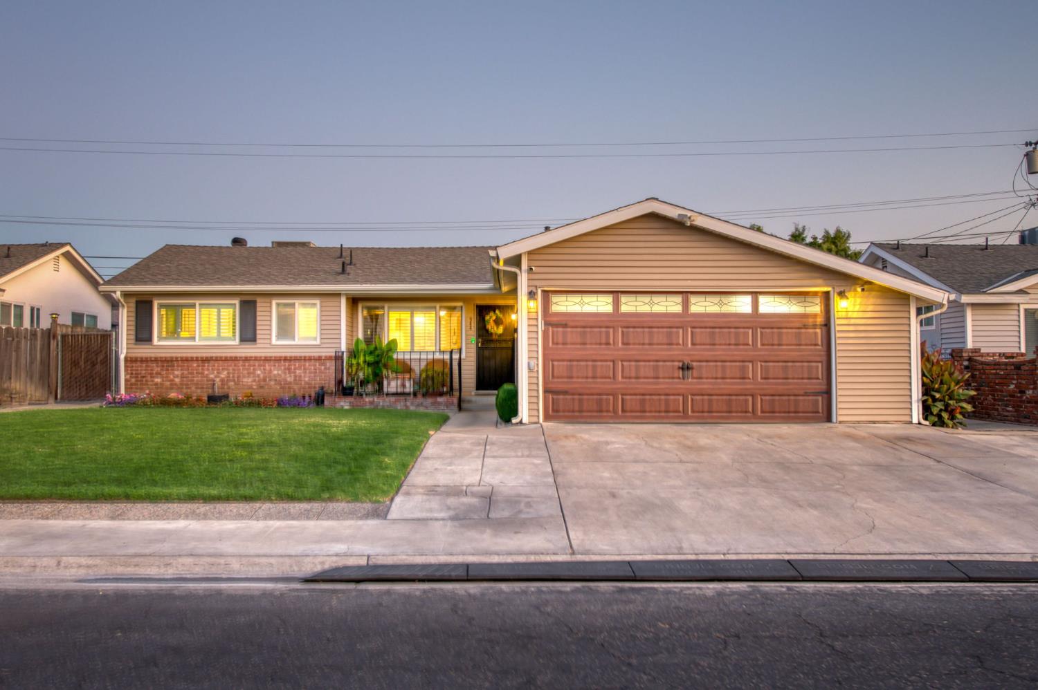 544 Rall Ave, Clovis, CA 93612