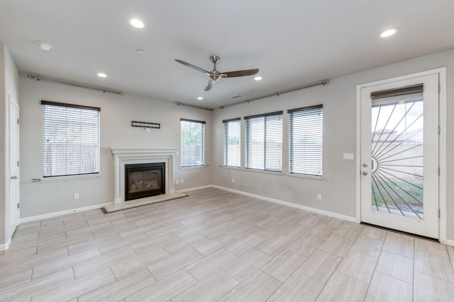 3975 Ramona Ave, Clovis, CA 93619