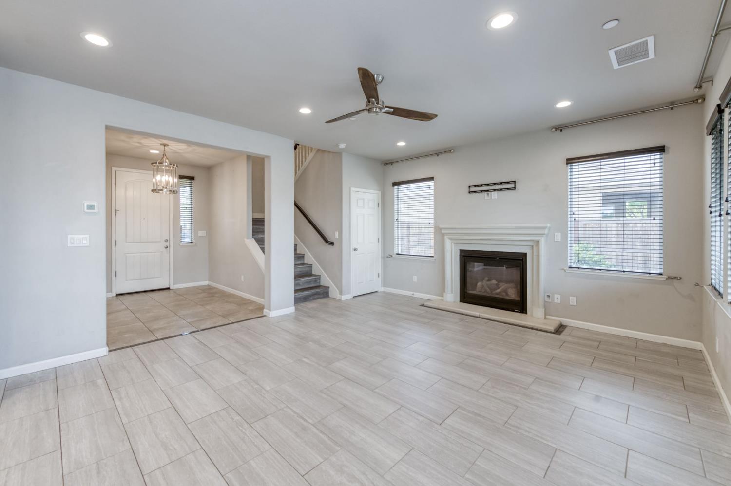 3975 Ramona Ave, Clovis, CA 93619