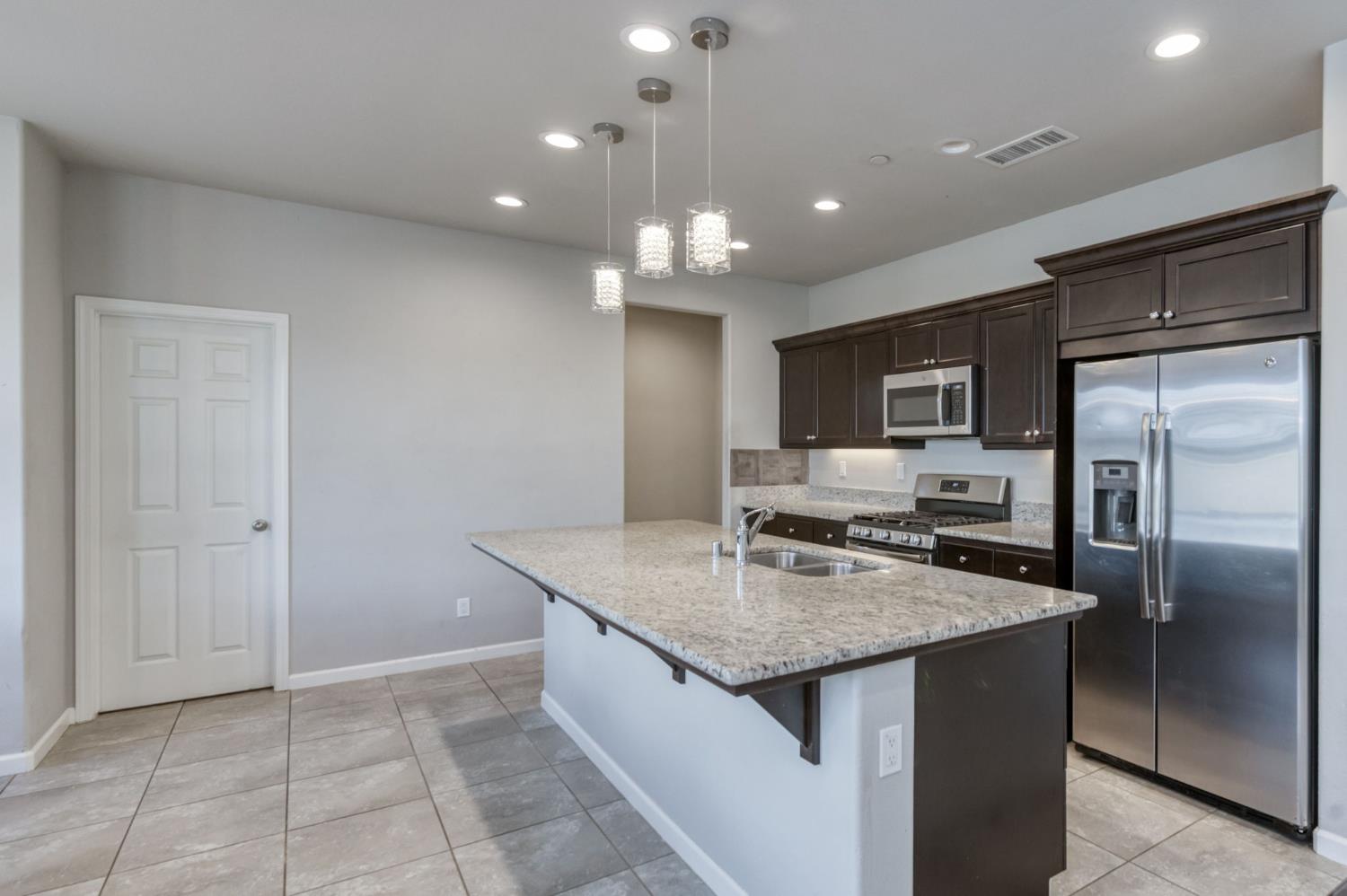 3975 Ramona Ave, Clovis, CA 93619