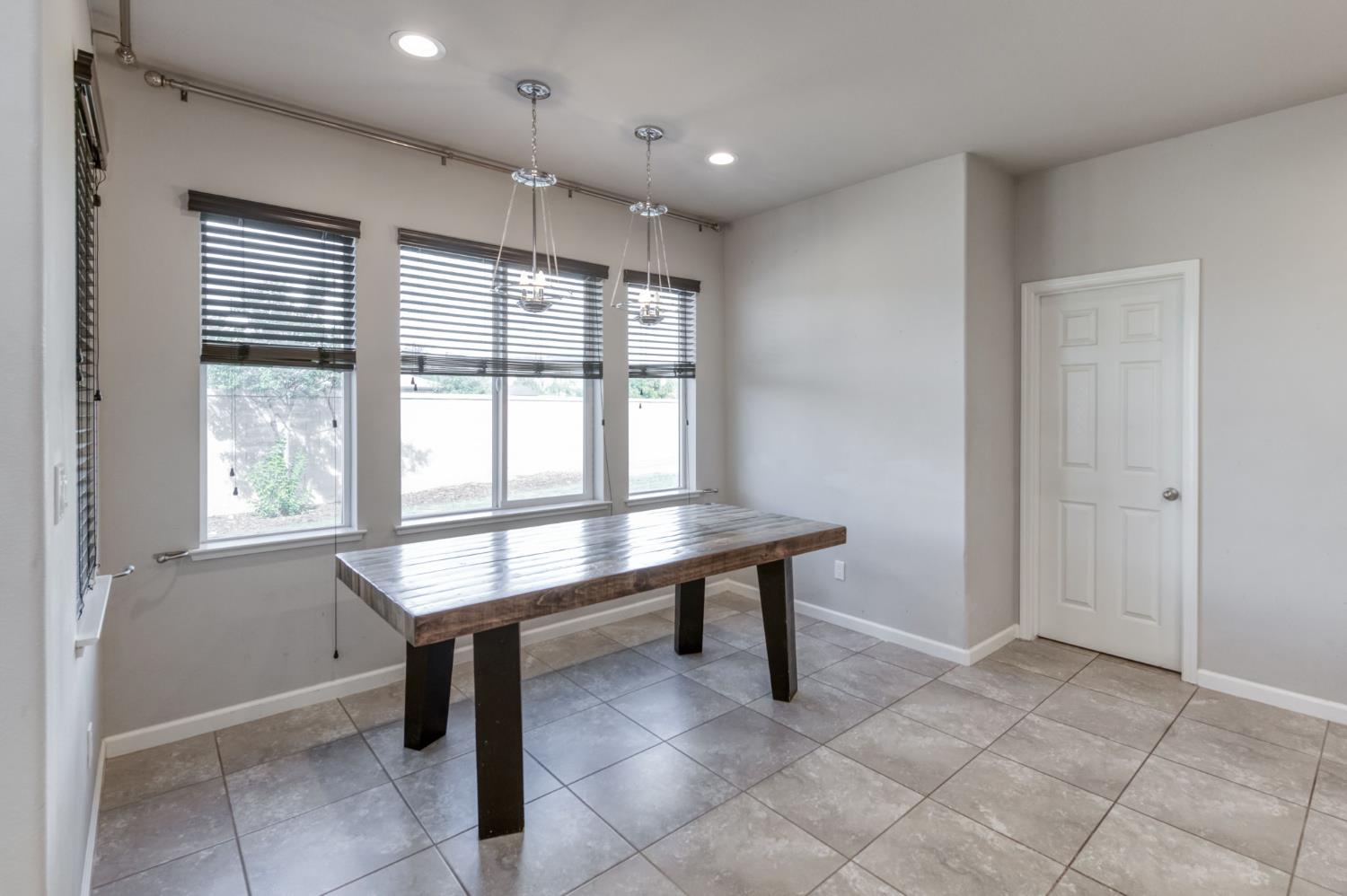 3975 Ramona Ave, Clovis, CA 93619
