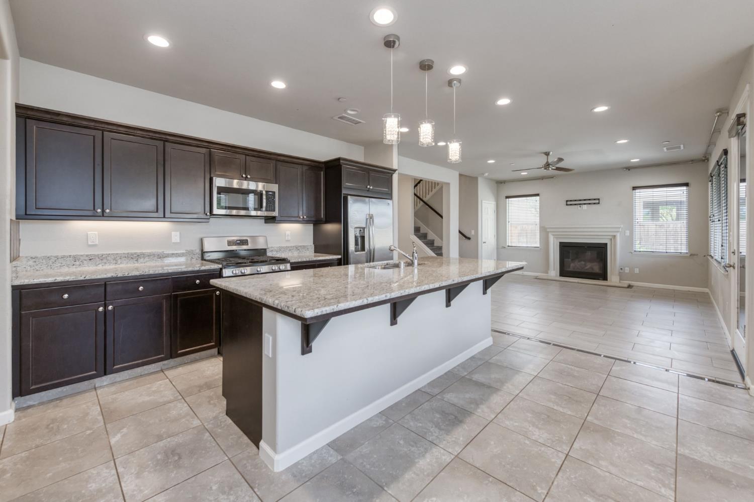 3975 Ramona Ave, Clovis, CA 93619