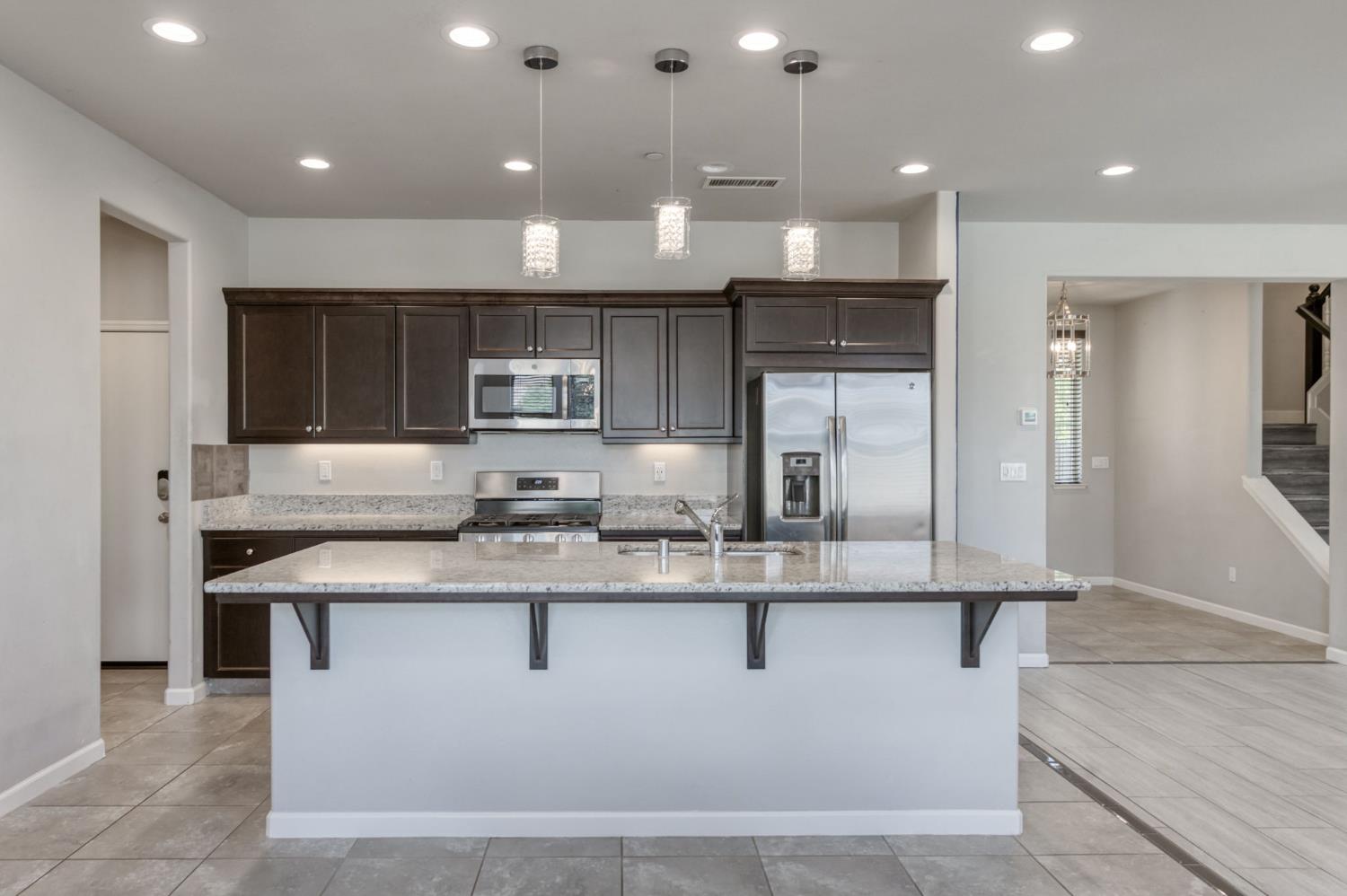 3975 Ramona Ave, Clovis, CA 93619