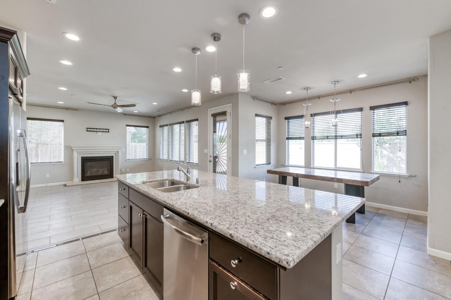 3975 Ramona Ave, Clovis, CA 93619