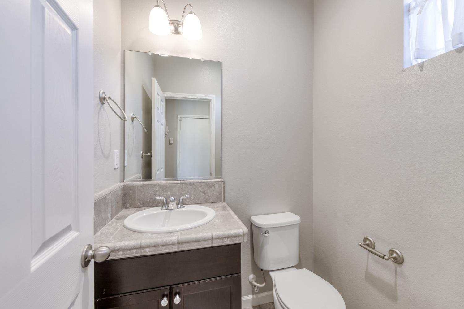 3975 Ramona Ave, Clovis, CA 93619