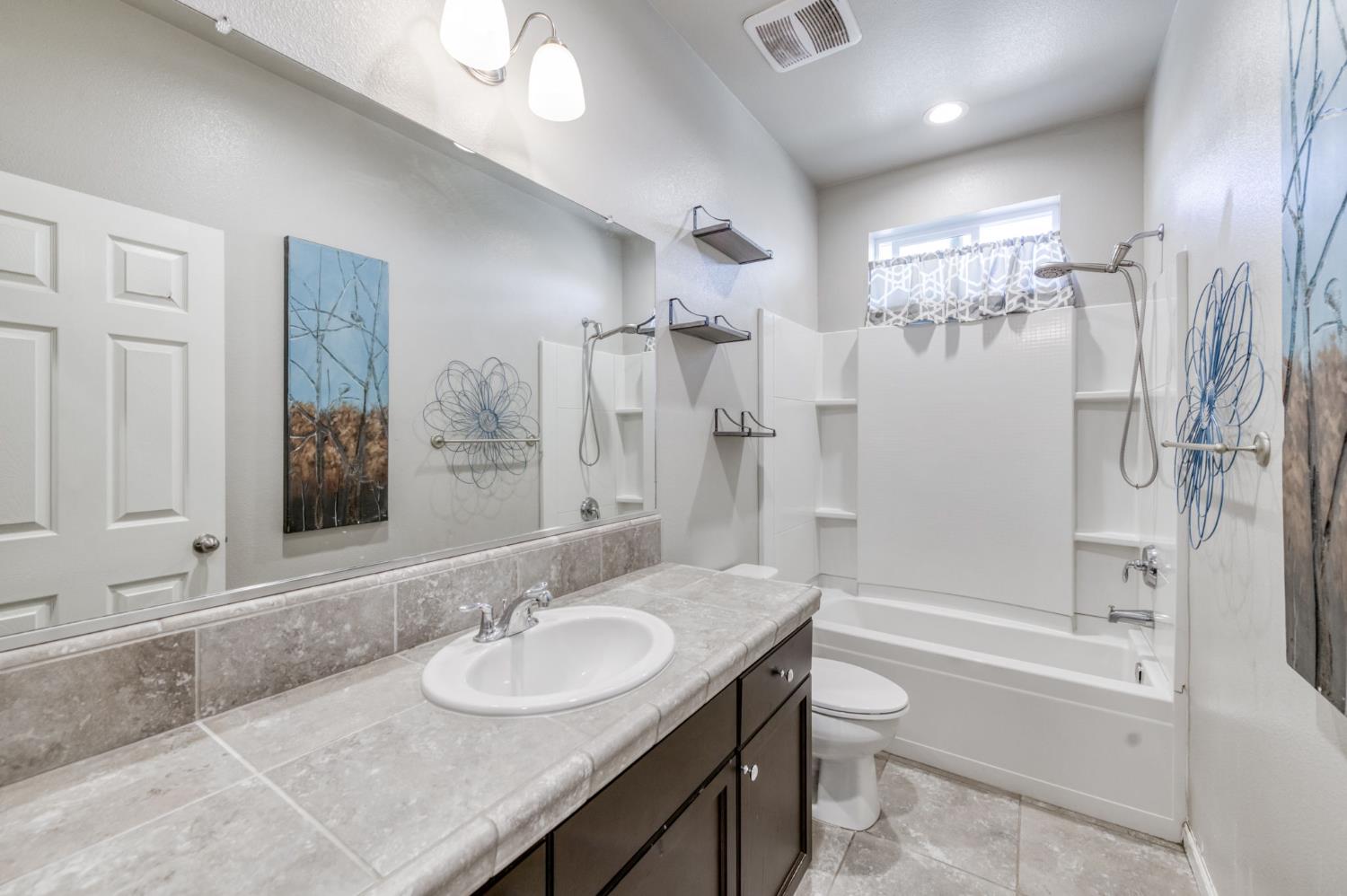 3975 Ramona Ave, Clovis, CA 93619