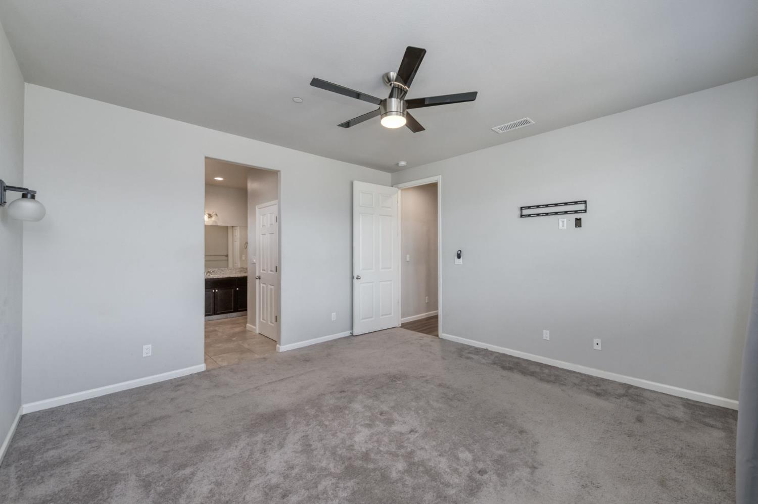 3975 Ramona Ave, Clovis, CA 93619