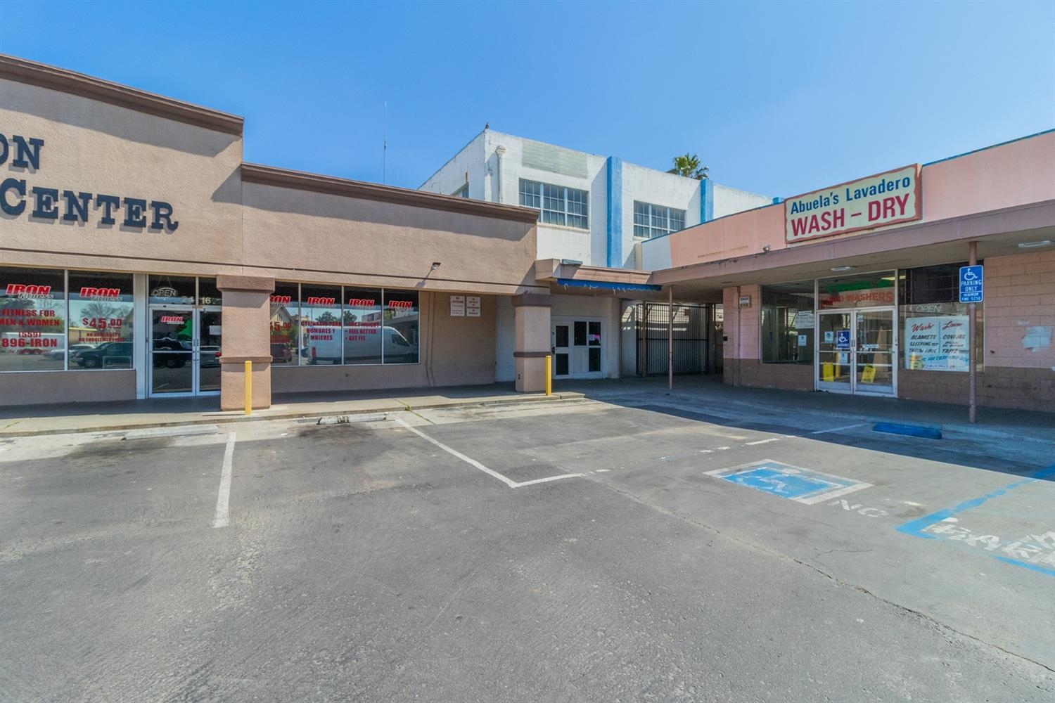 1826 Rose Ave, Selma, CA 93662