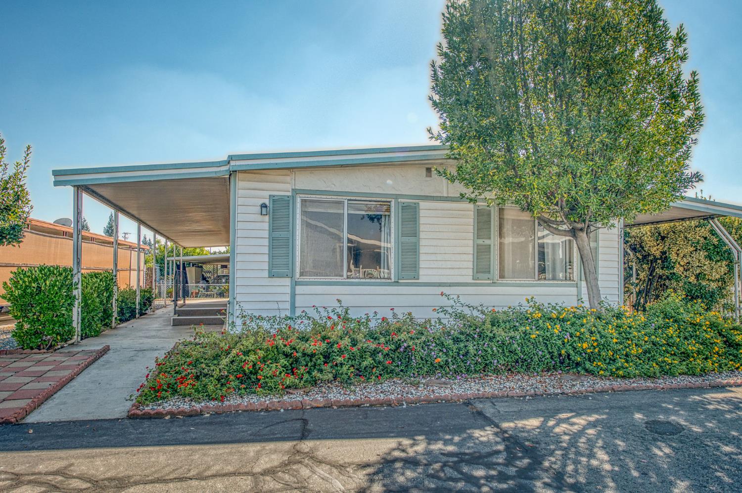 1300 W Olson Ave #75, Reedley, CA 93654