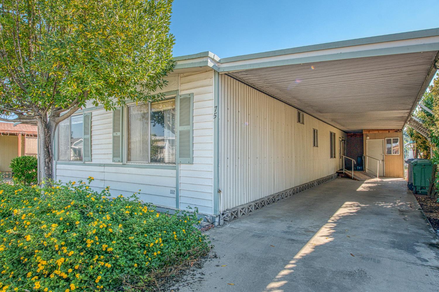 1300 W Olson Ave #75, Reedley, CA 93654
