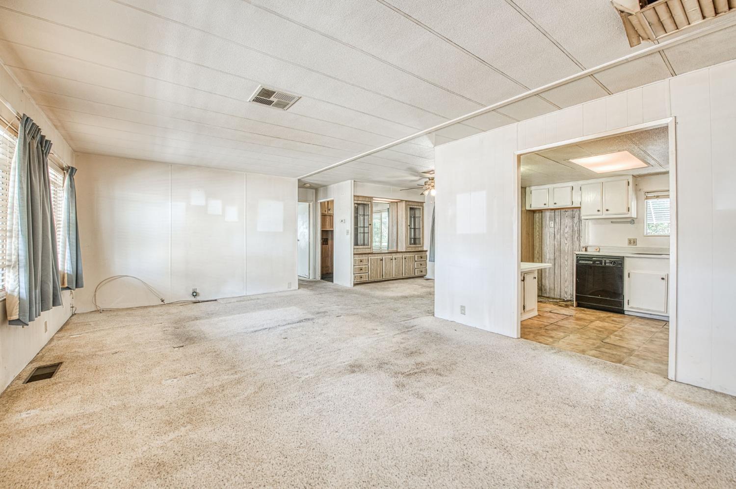 1300 W Olson Ave #75, Reedley, CA 93654