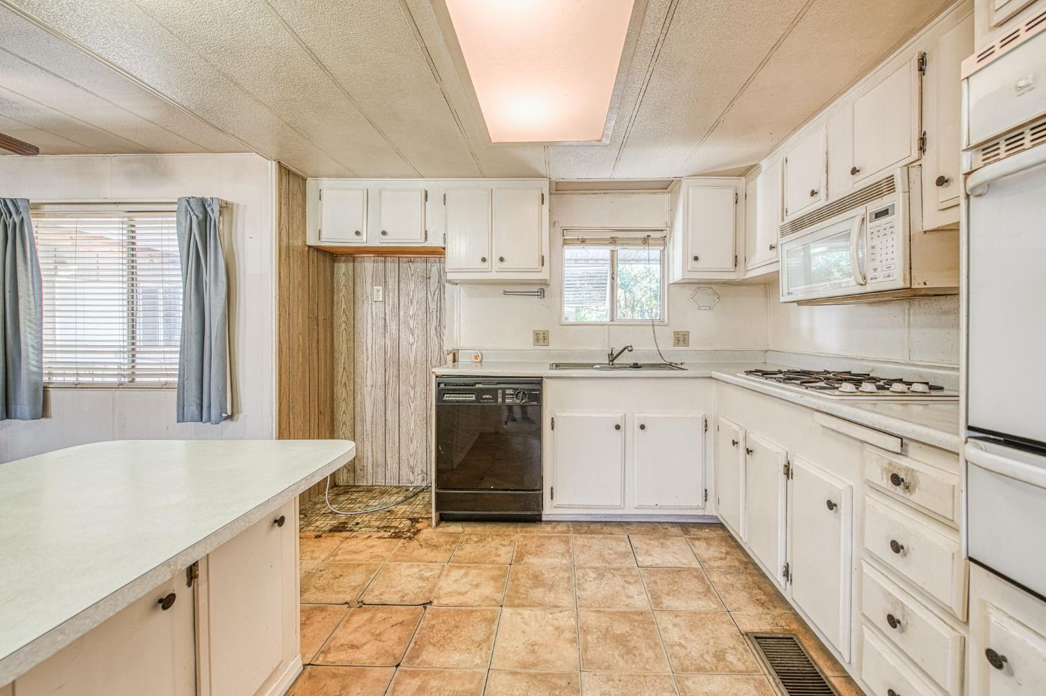 1300 W Olson Ave #75, Reedley, CA 93654