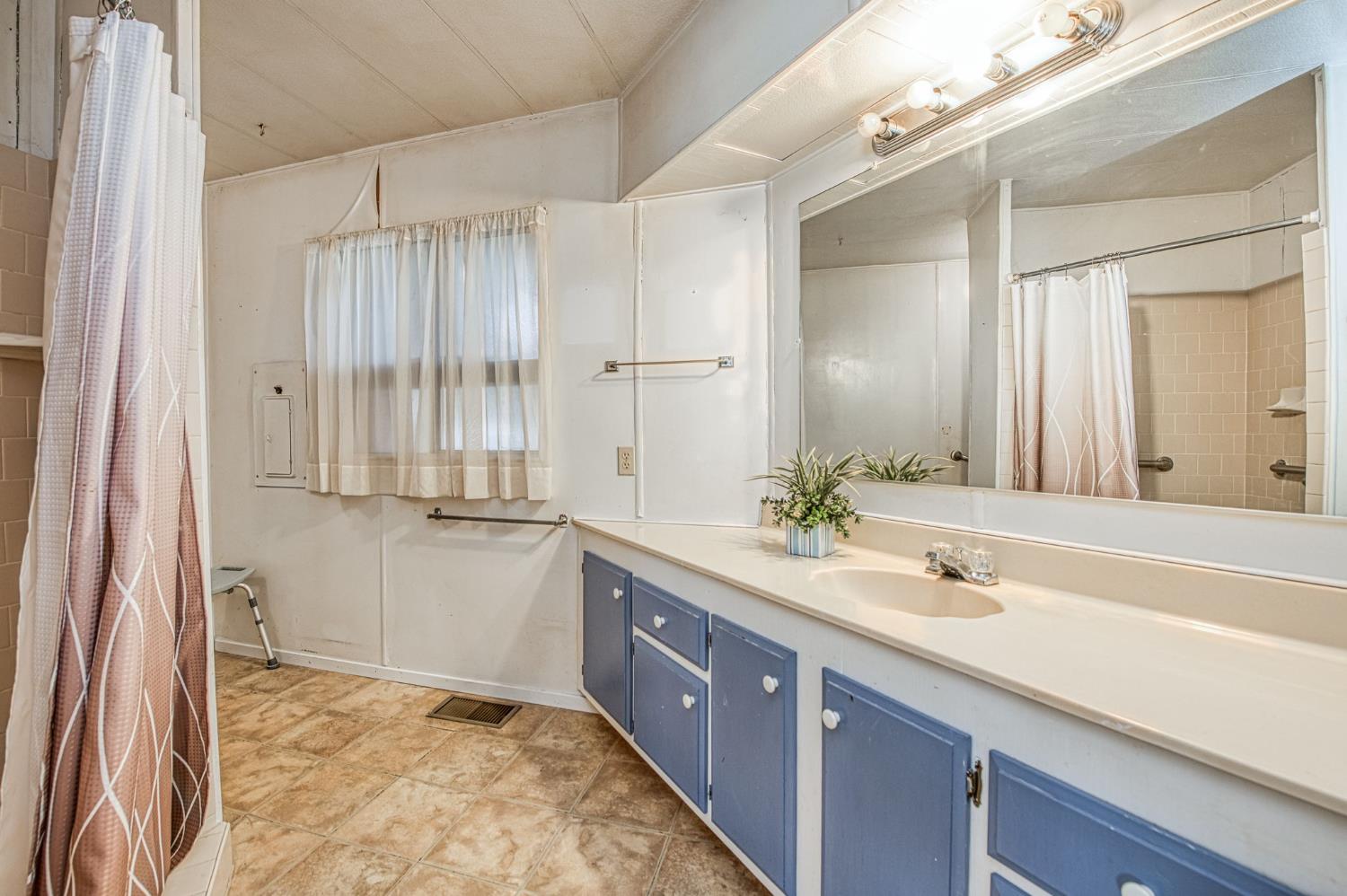 1300 W Olson Ave #75, Reedley, CA 93654