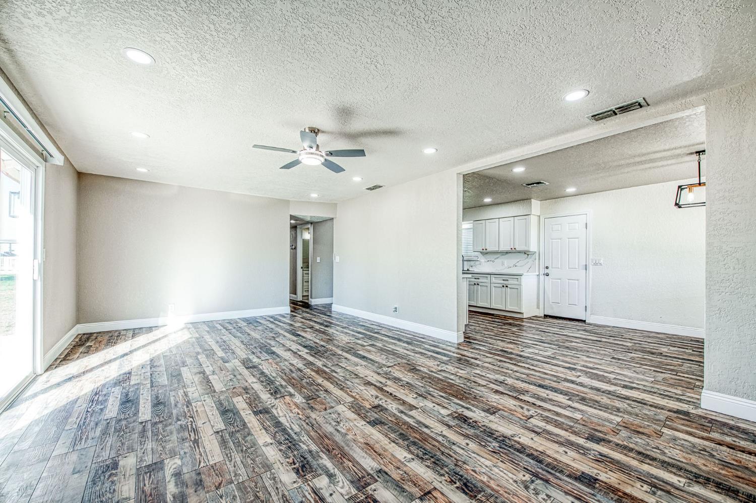 12027 S Brawley Ave, Caruthers, CA 93609