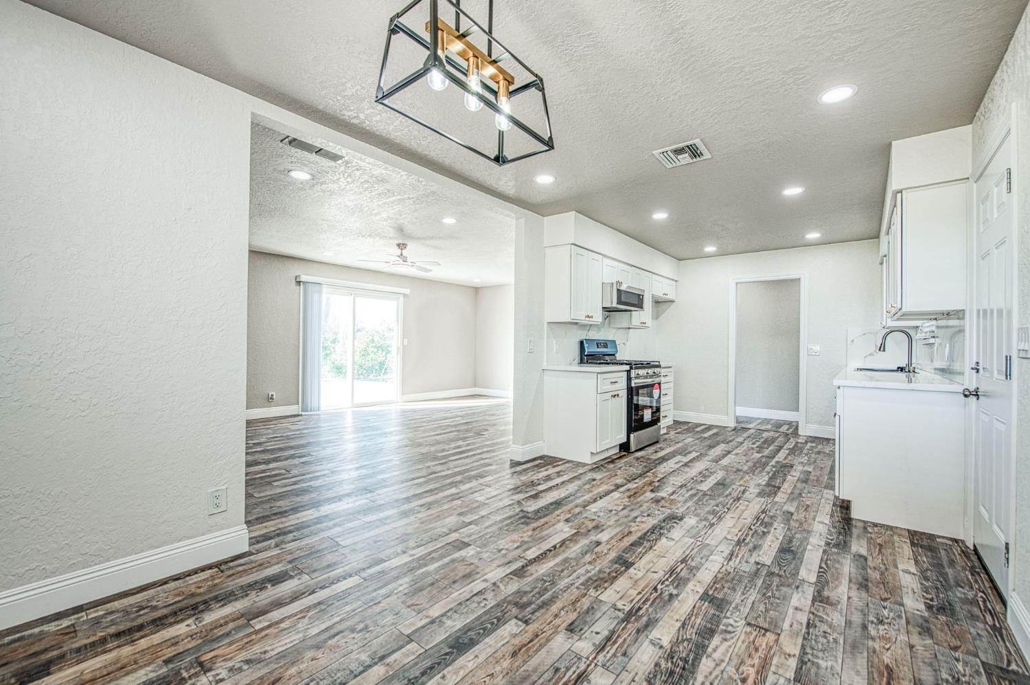 12027 S Brawley Ave, Caruthers, CA 93609