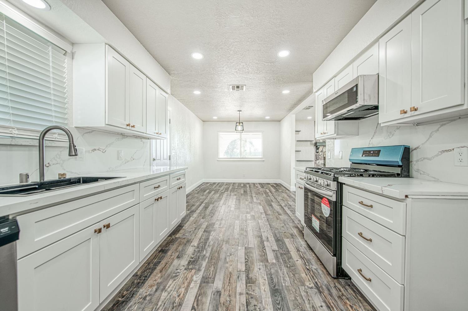 12027 S Brawley Ave, Caruthers, CA 93609