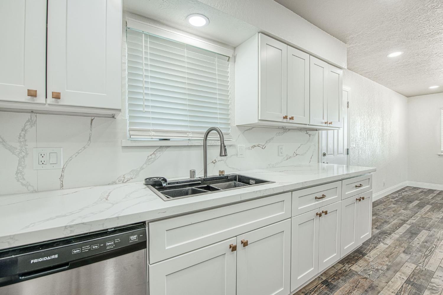 12027 S Brawley Ave, Caruthers, CA 93609