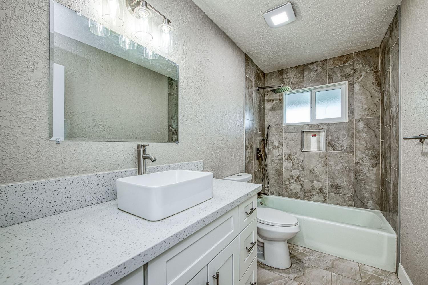 12027 S Brawley Ave, Caruthers, CA 93609