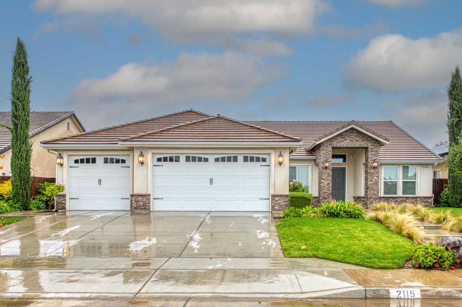 2115 Sophia Ln, Kingsburg, CA 93631