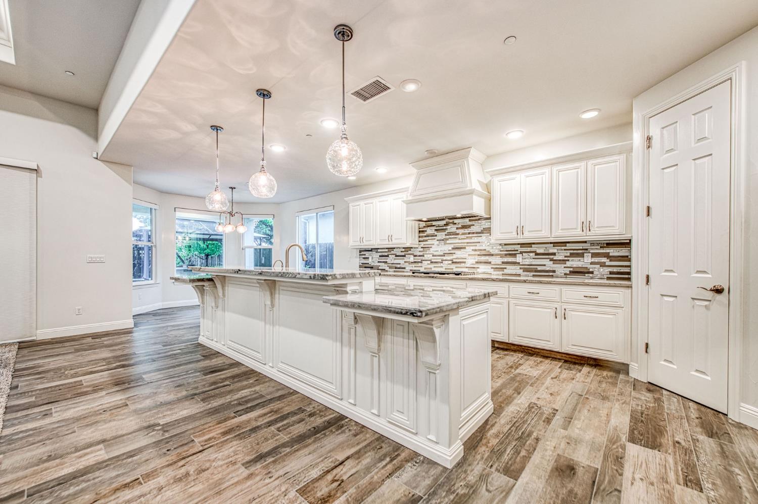 2115 Sophia Ln, Kingsburg, CA 93631