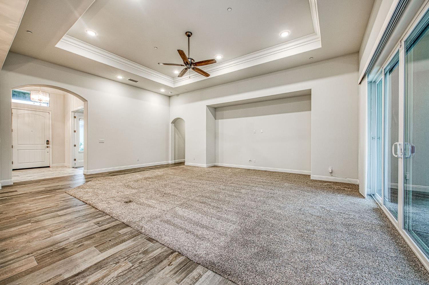 2115 Sophia Ln, Kingsburg, CA 93631