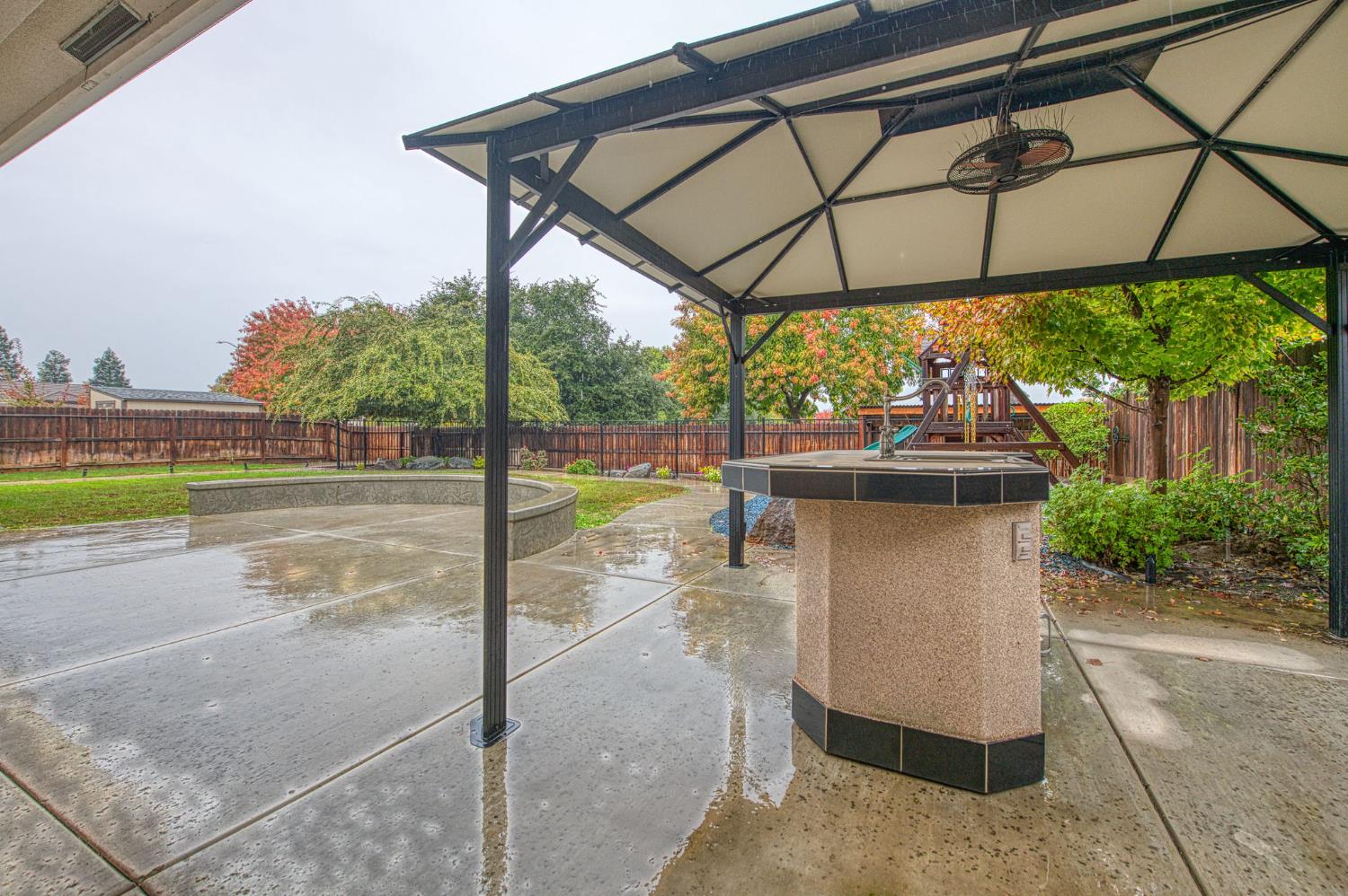 2115 Sophia Ln, Kingsburg, CA 93631