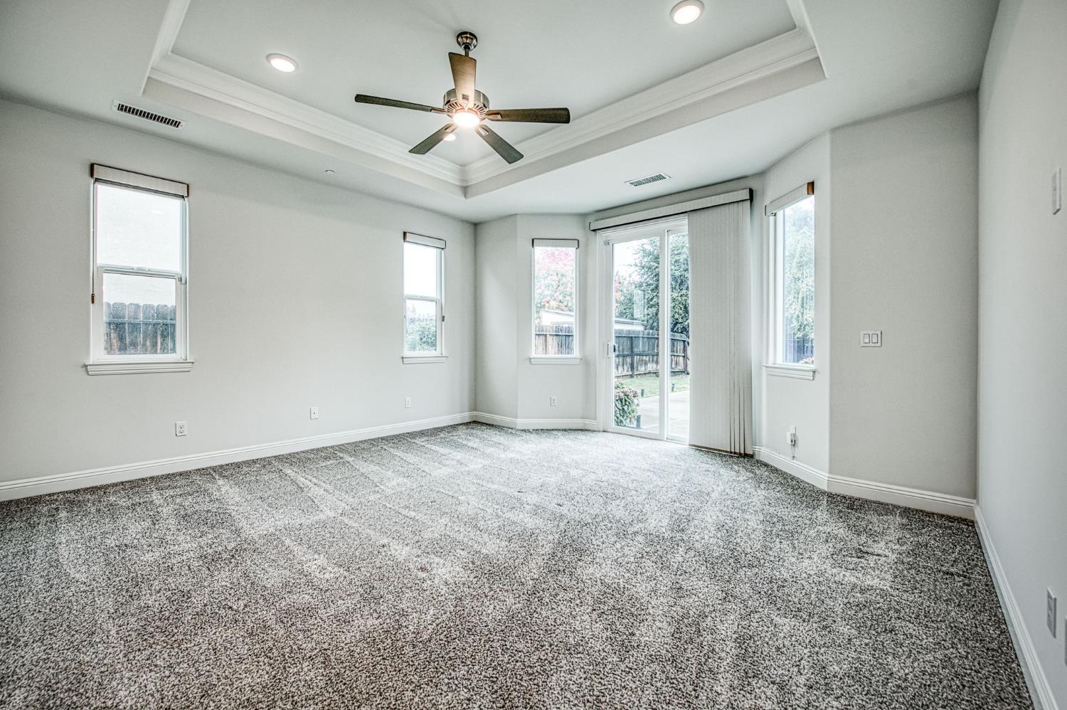 2115 Sophia Ln, Kingsburg, CA 93631