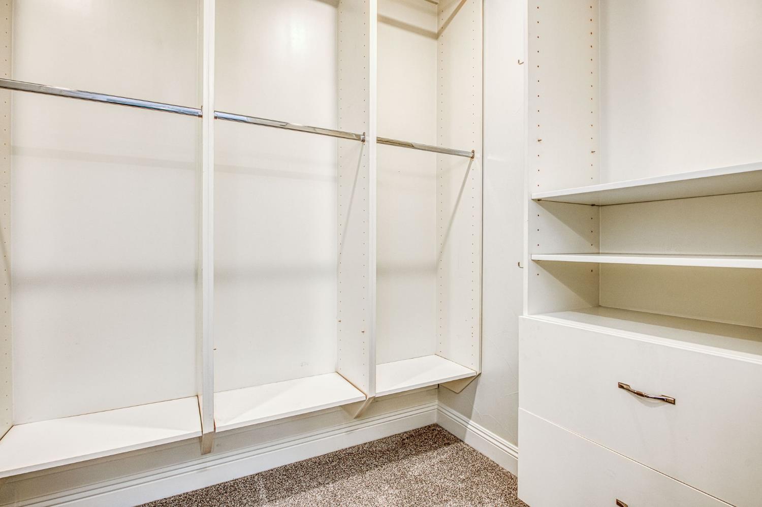 2115 Sophia Ln, Kingsburg, CA 93631