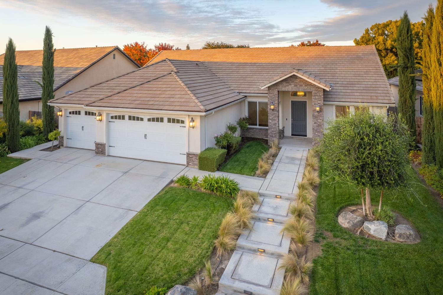 2115 Sophia Ln, Kingsburg, CA 93631