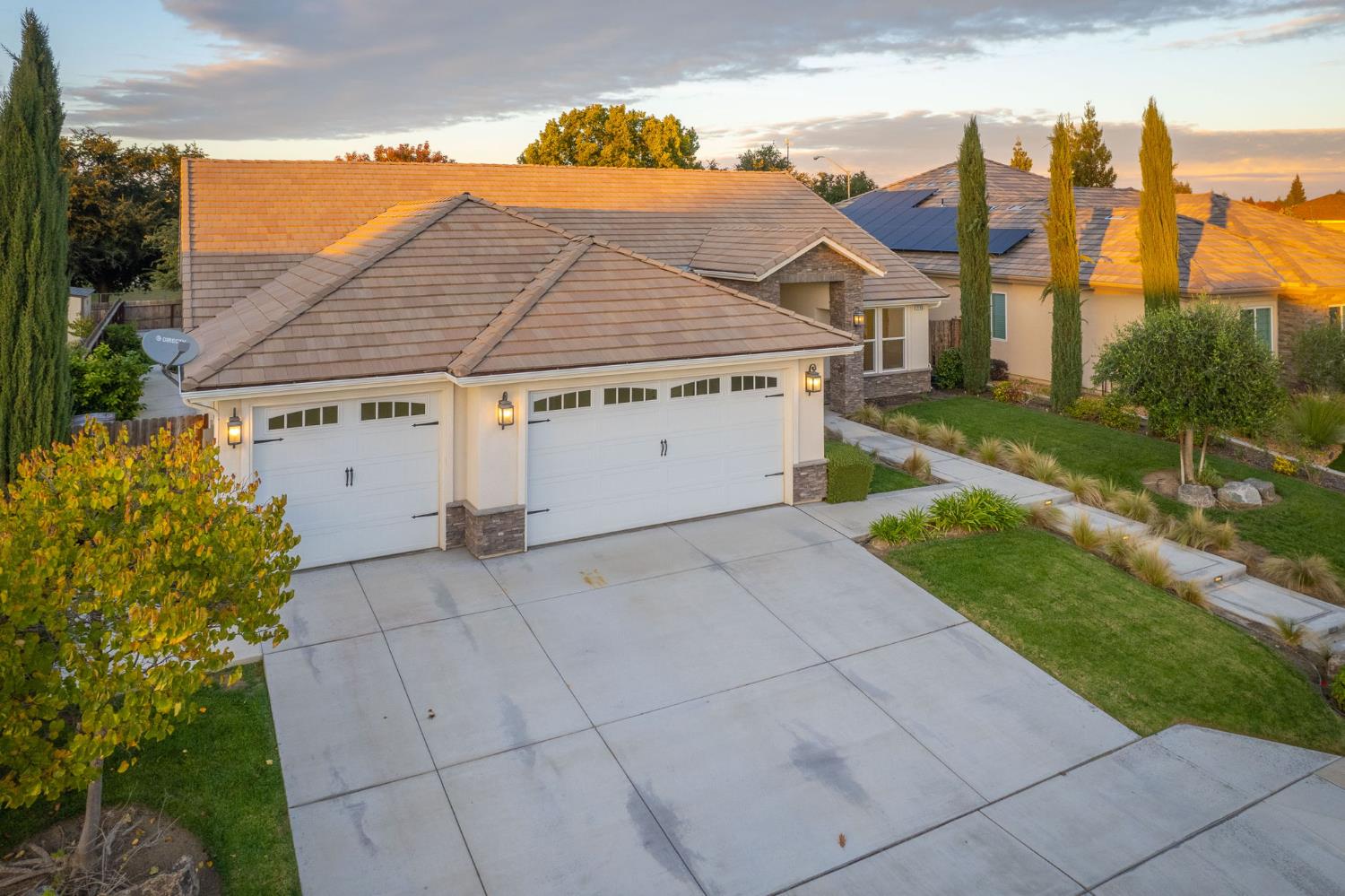 2115 Sophia Ln, Kingsburg, CA 93631