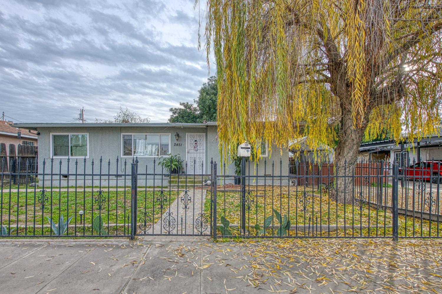 2451 Yerba St, Selma, CA 93662