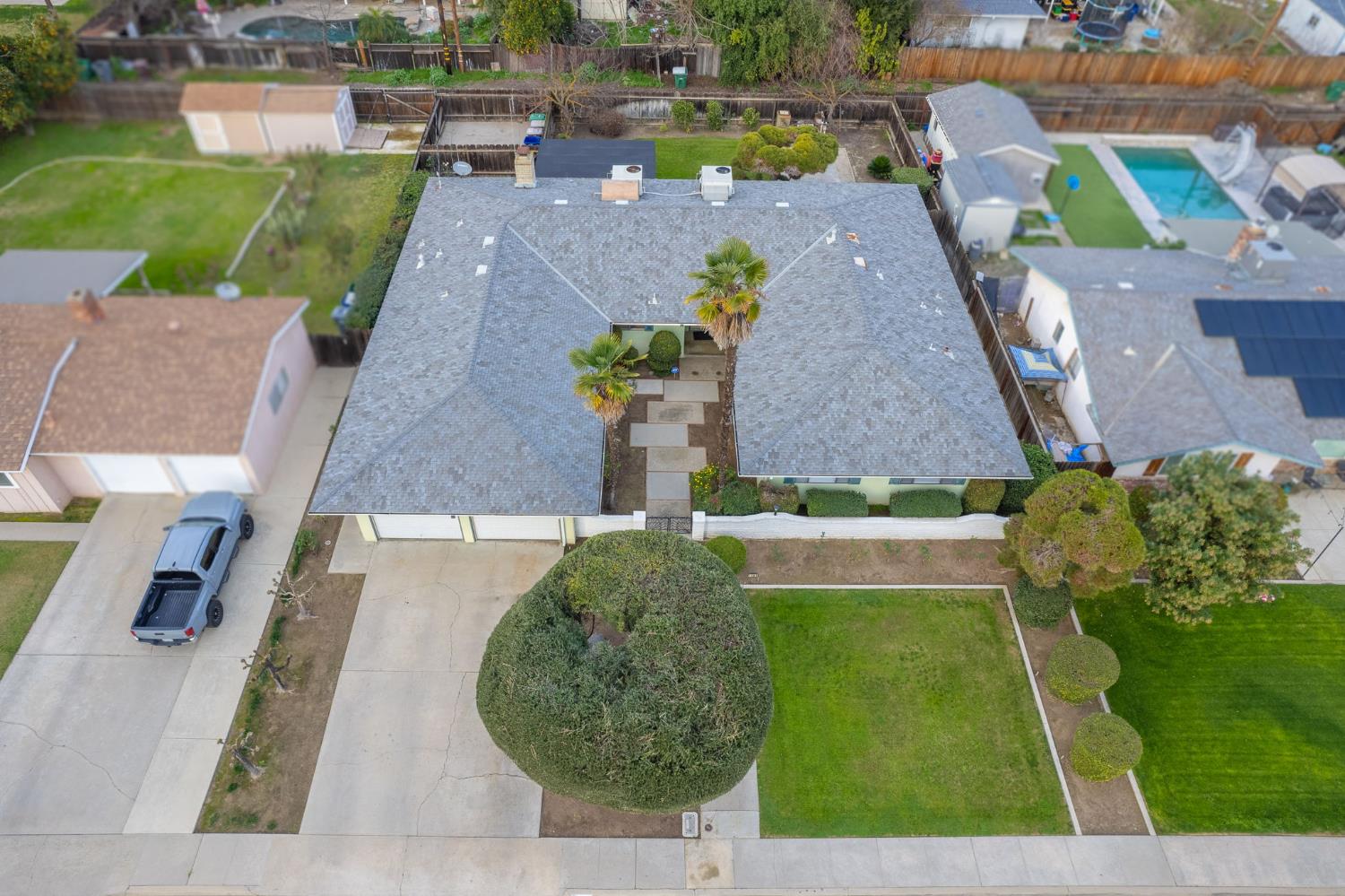 1461 Windsor Dr, Kingsburg, CA 93631