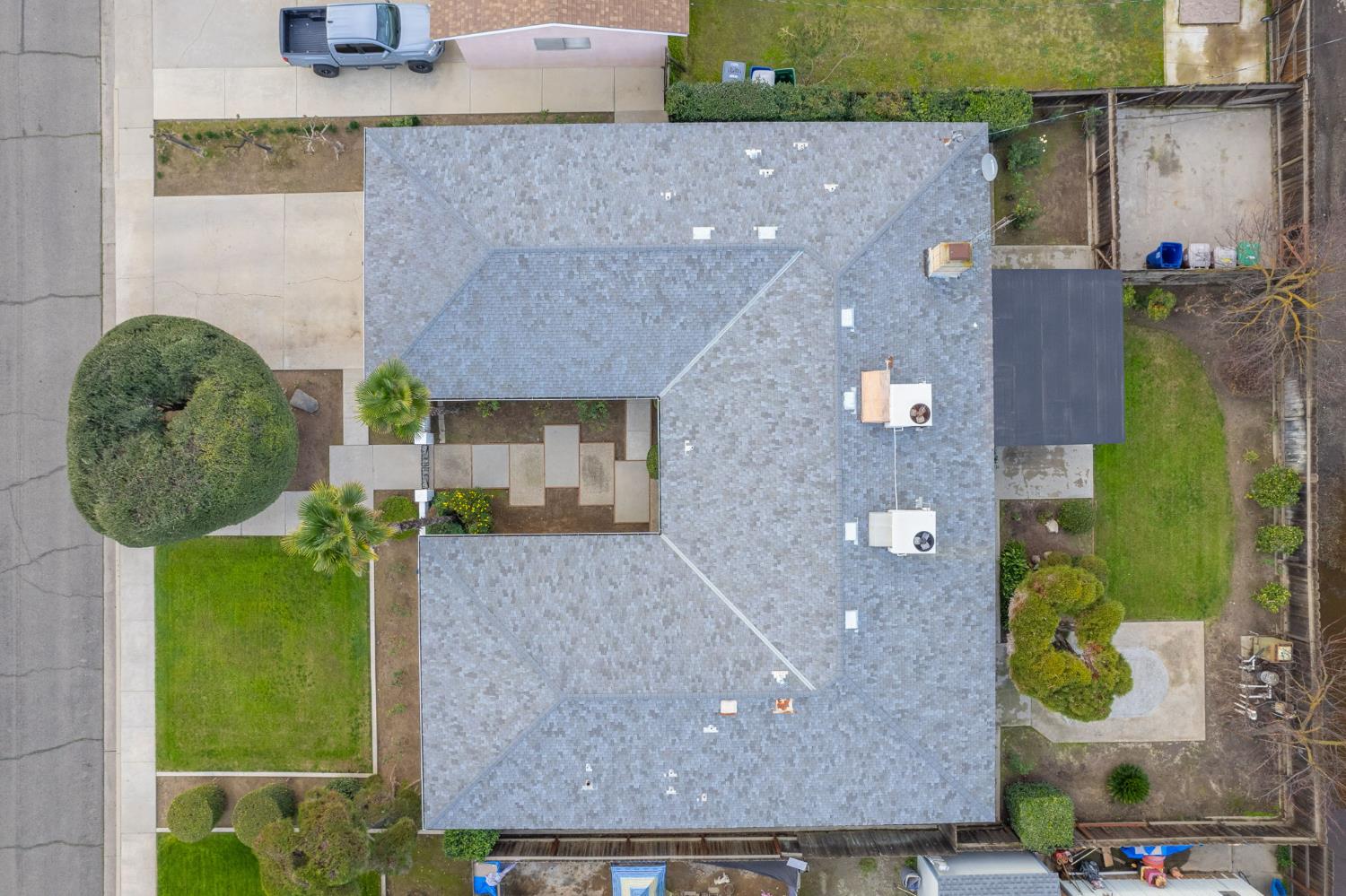 1461 Windsor Dr, Kingsburg, CA 93631