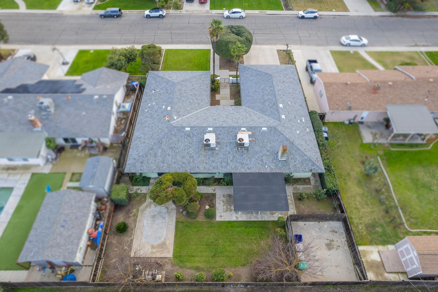 1461 Windsor Dr, Kingsburg, CA 93631