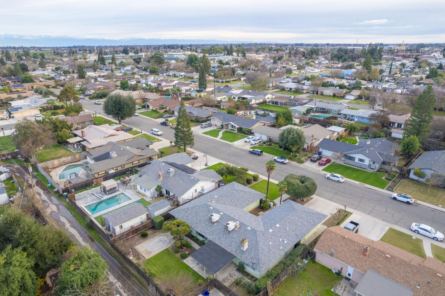 1461 Windsor Dr, Kingsburg, CA 93631