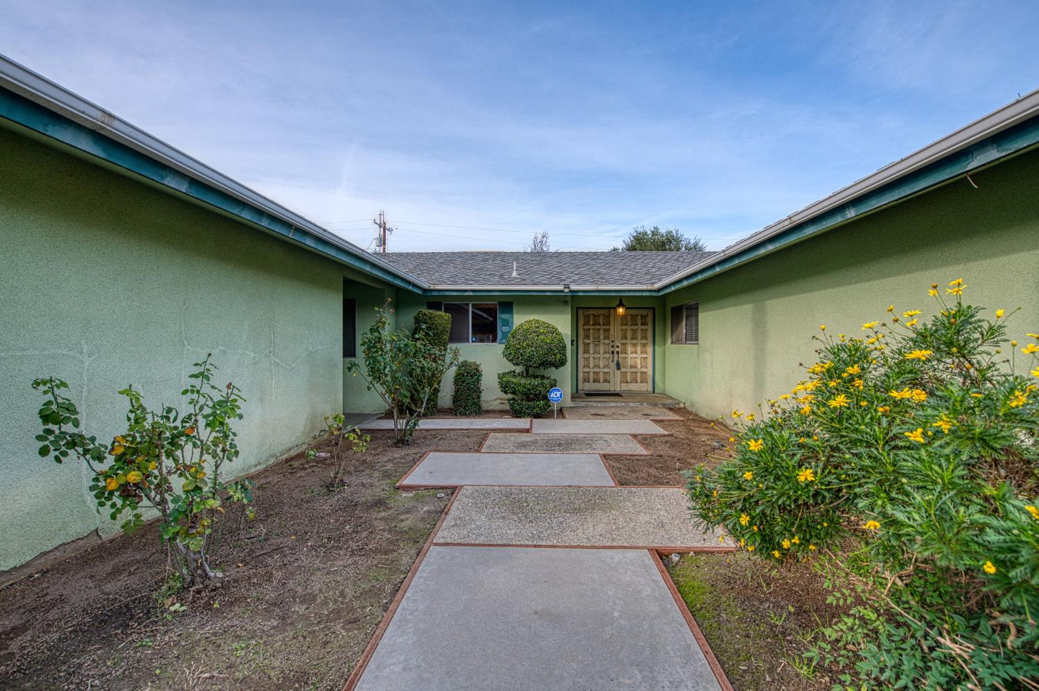 1461 Windsor Dr, Kingsburg, CA 93631