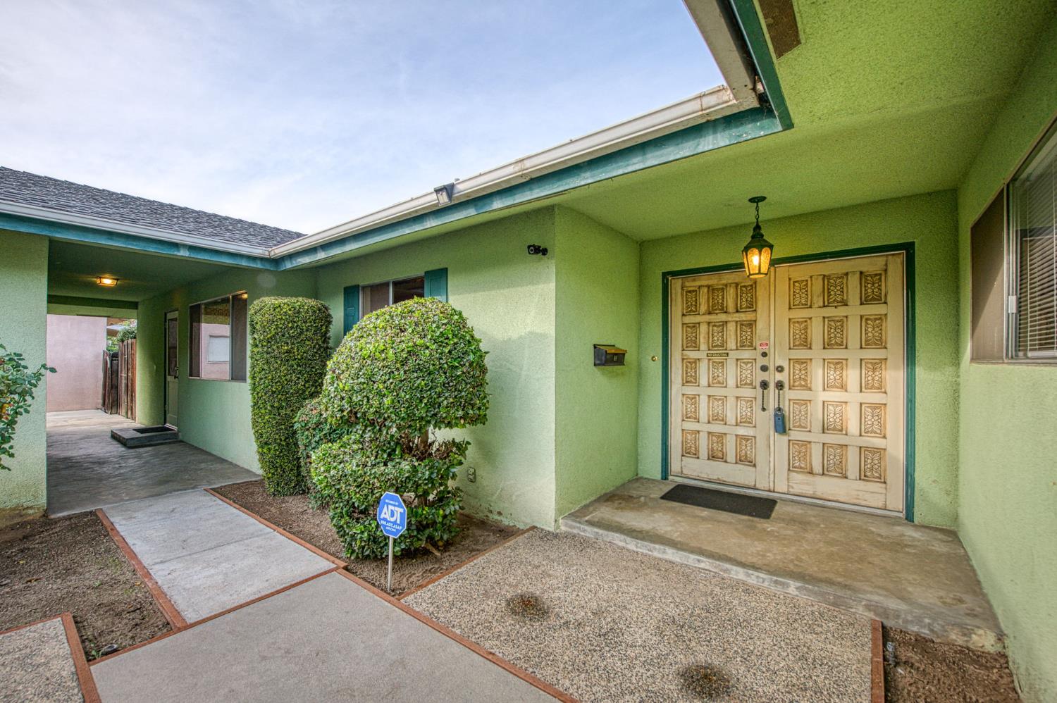 1461 Windsor Dr, Kingsburg, CA 93631