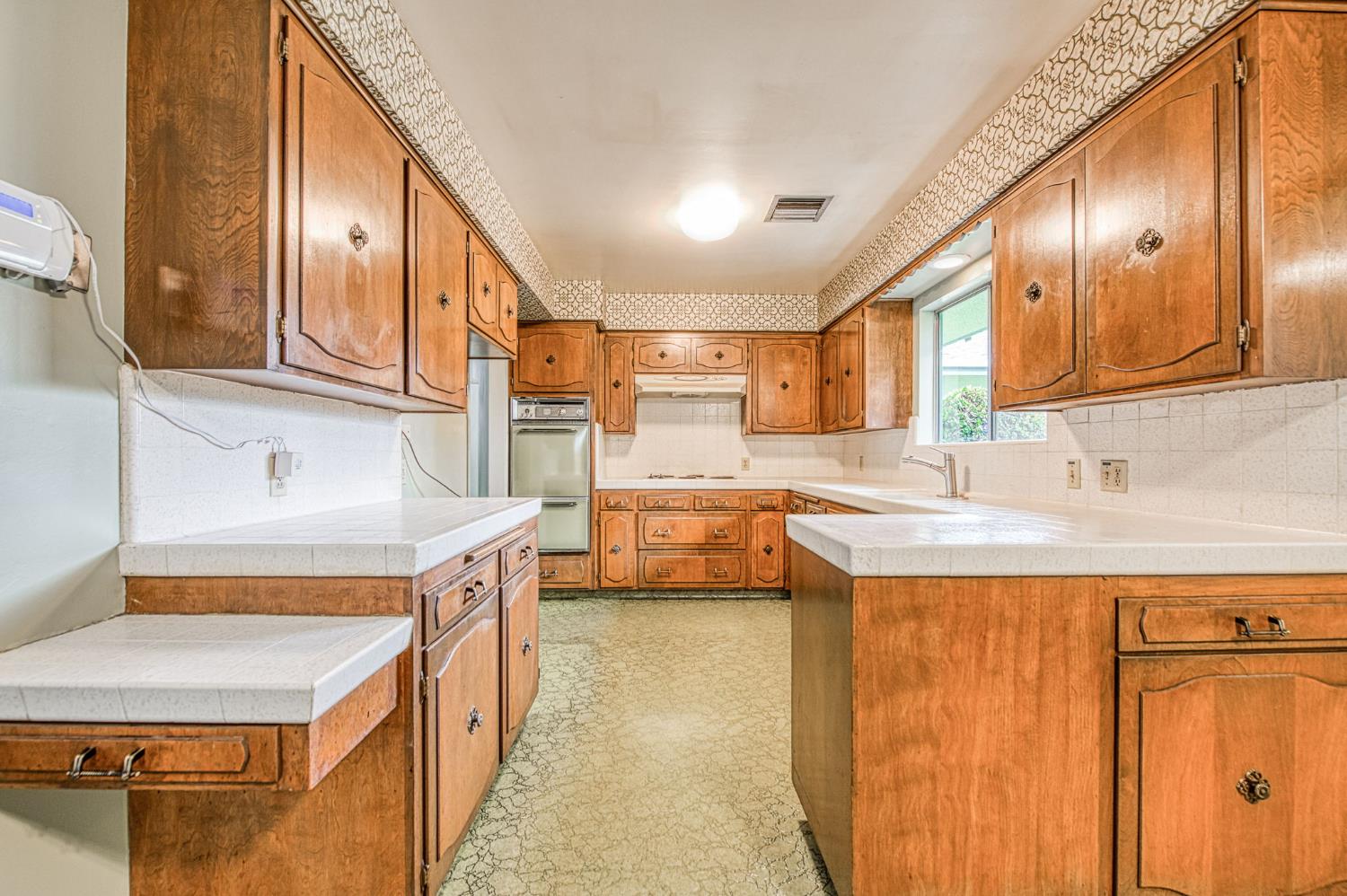 1461 Windsor Dr, Kingsburg, CA 93631