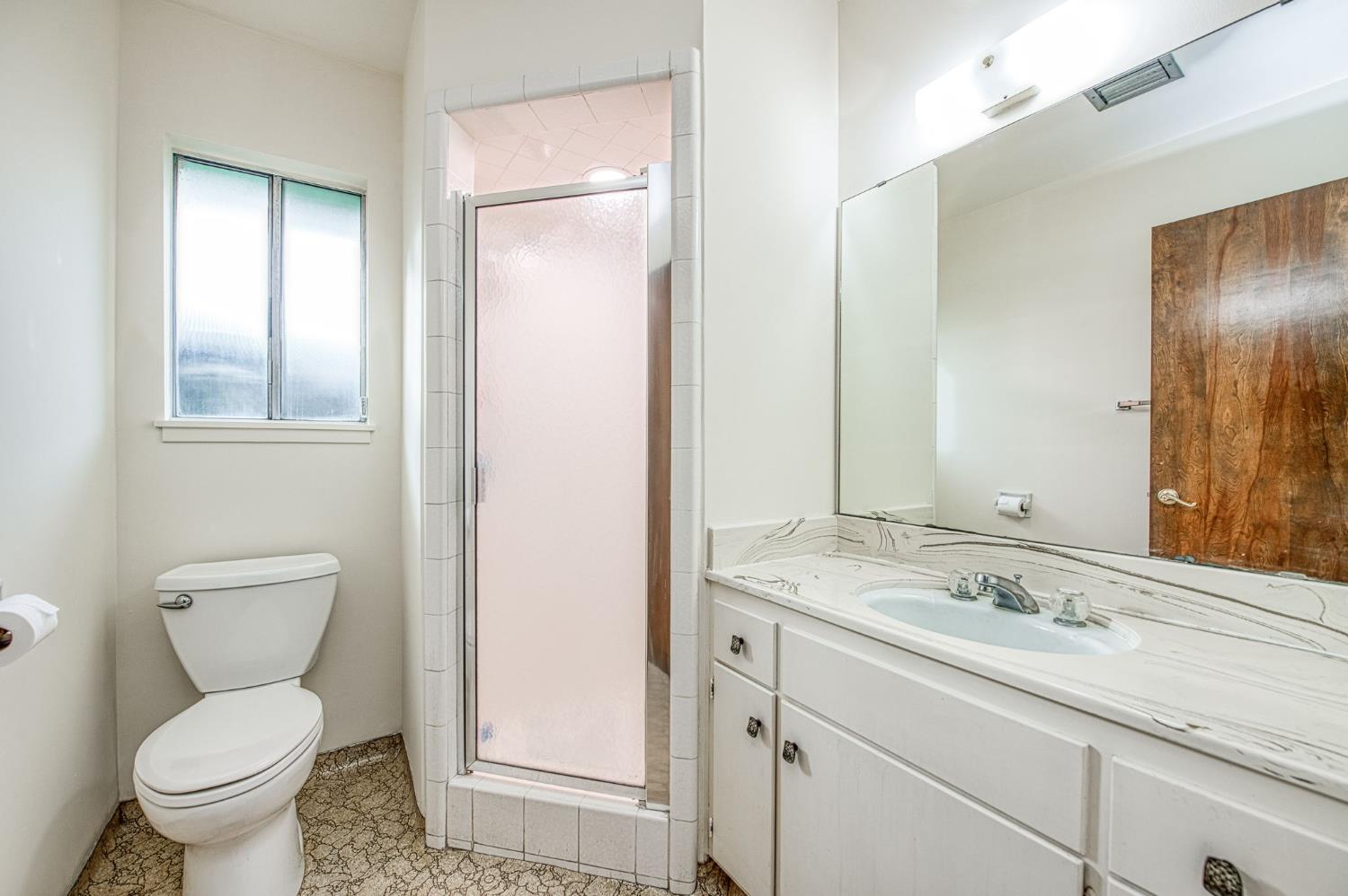 1461 Windsor Dr, Kingsburg, CA 93631