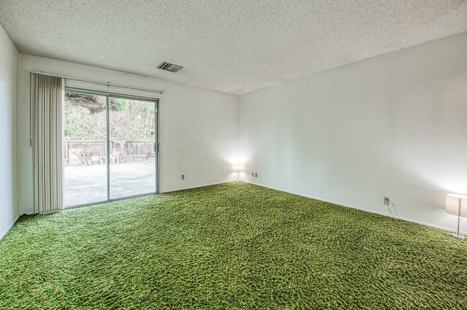 1461 Windsor Dr, Kingsburg, CA 93631