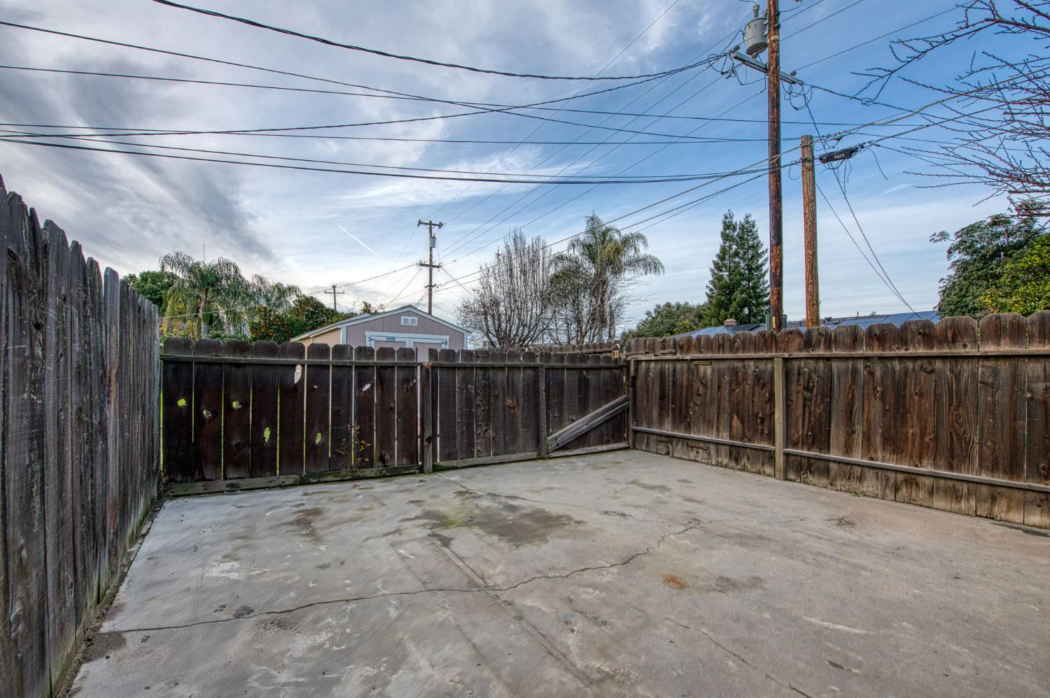1461 Windsor Dr, Kingsburg, CA 93631